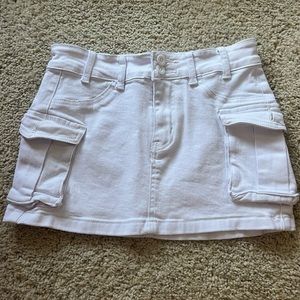 Cute white mini skirt